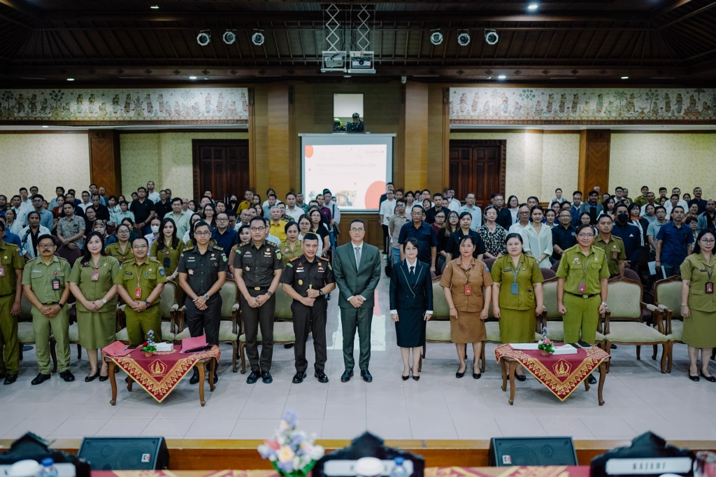 Pj. Sekda Surya Suamba Hadiri Sosialisasi Optimalisasi Pajak Daerah